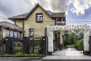 Дом 600м², 3-этажный, посуточно,