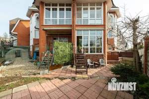 Таунхаус 305м², 7-этажный, участок 4 сот.