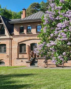 Дом 1100м², 3-этажный, участок 70 сот.