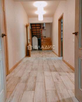 Дом 256м², 2-этажный, участок 10 сот.