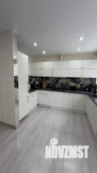 Дом 245м², 3-этажный, участок 10 сот.