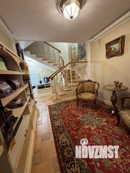 Таунхаус 195м², 3-этажный, участок 4 сот.