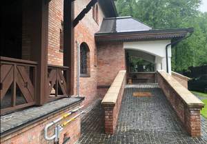 Дом 1100м², 3-этажный, участок 70 сот.