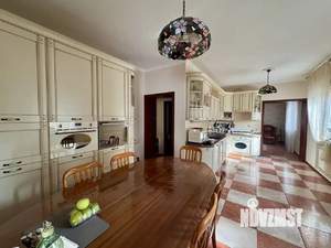 Дом 571м², 3-этажный, участок 47 сот.