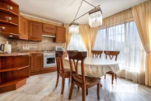 Дом 300м&sup2;, 2-этажный, посуточно, 