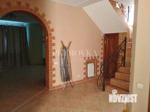 Дом 140м&sup2;, 2-этажный, на длительный срок, 