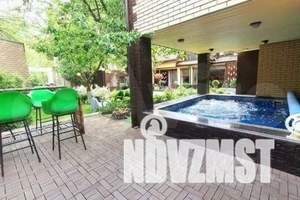 Дом 600м&sup2;, 3-этажный, посуточно, 