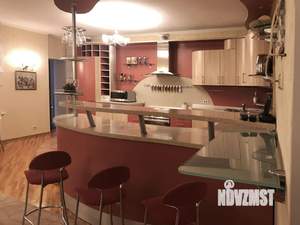 Дом 220м², 2-этажный, на длительный срок, 