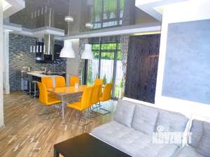 Дом 794м&sup2;, 3-этажный, посуточно, 