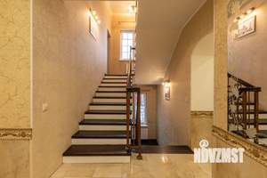 Дом 820м&sup2;, 3-этажный, посуточно, 