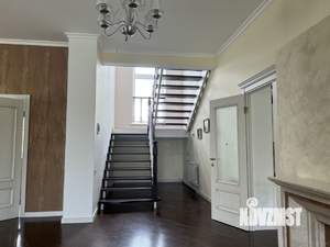 Коттедж 300м&sup2;, 3-этажный, на длительный срок, 