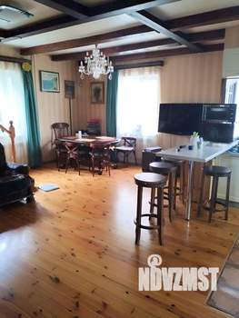 Коттедж 300м&sup2;, 3-этажный, на длительный срок, 