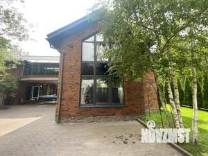 Дом 550м&sup2;, 3-этажный, посуточно, 