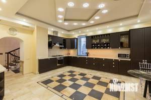 Дом 820м&sup2;, 3-этажный, посуточно, 