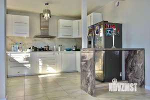 Дом 327м&sup2;, 3-этажный, на длительный срок, 