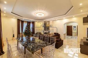 Дом 820м&sup2;, 3-этажный, посуточно, 