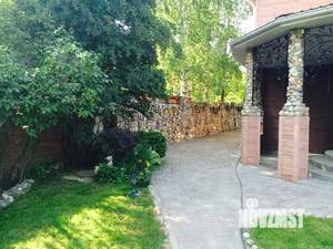 Дом 220м&sup2;, 2-этажный, на длительный срок, 