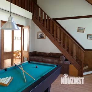 Коттедж 300м&sup2;, 3-этажный, на длительный срок, 