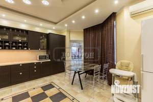 Дом 820м&sup2;, 3-этажный, посуточно, 