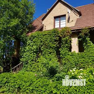 Коттедж 300м&sup2;, 3-этажный, на длительный срок, 