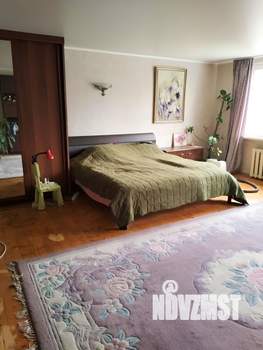 Коттедж 300м&sup2;, 3-этажный, на длительный срок, 