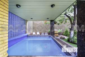 Дом 600м&sup2;, 3-этажный, посуточно, 