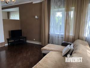 Коттедж 300м&sup2;, 3-этажный, на длительный срок, 