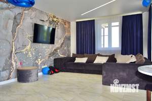 Дом 327м&sup2;, 3-этажный, на длительный срок, 