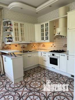 Дом 217м&sup2;, 2-этажный, на длительный срок, 