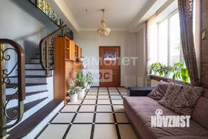 Дом 350м², 3-этажный, участок 8 сот.  
