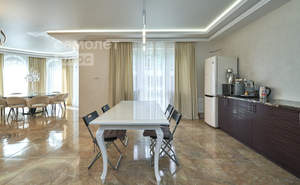 Дом 293м&sup2;, 3-этажный, участок 8 сот.  