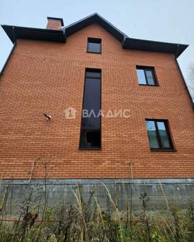 Дом 161м&sup2;, 3-этажный, участок 9 сот.  