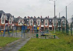 Дом 195м&sup2;, 2-этажный, участок 4 сот.  