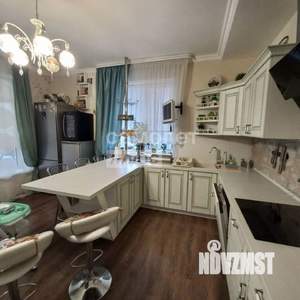 Дом 200м&sup2;, 2-этажный, участок 9 сот.  