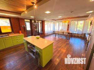 Коттедж 320м², 3-этажный, участок 15 сот.  
