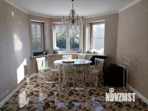 Дом 257м², 3-этажный, участок 25 сот.  
