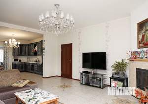 Дом 262м², 3-этажный, участок 28 сот.  