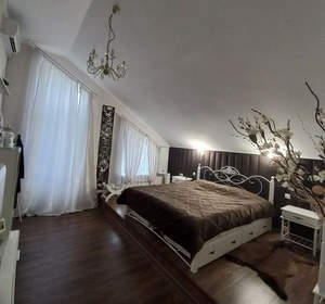 Дом 200м&sup2;, 2-этажный, участок 9 сот.  