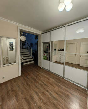 Дом 200м&sup2;, 2-этажный, участок 9 сот.  