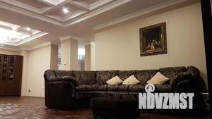 Коттедж 550м², 3-этажный, участок 19 сот.  