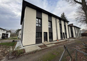 Дом 150м&sup2;, 3-этажный, участок 2 сот.  