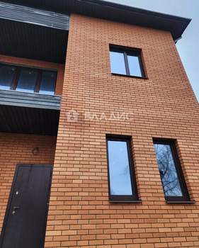 Дом 161м&sup2;, 3-этажный, участок 9 сот.  