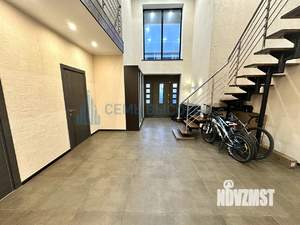 Дом 221м², 2-этажный, участок 8 сот.  