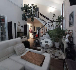 Дом 200м&sup2;, 2-этажный, участок 9 сот.  