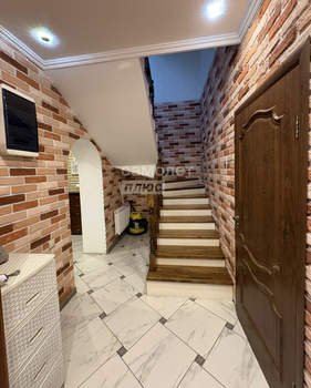 Дом 210м&sup2;, 3-этажный, участок 5 сот.  