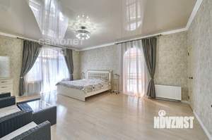 Коттедж 293м², 3-этажный, участок 8 сот.  