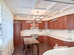 Дом 259м&sup2;, 2-этажный, участок 6 сот.  