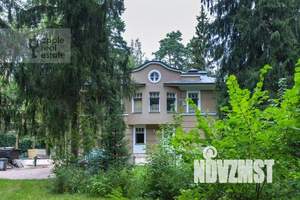 Дом 1414м², 3-этажный, участок 90 сот.  