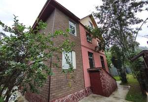 Дом 180м&sup2;, 3-этажный, участок 12 сот.  