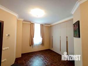 Коттедж 550м², 3-этажный, участок 19 сот.  